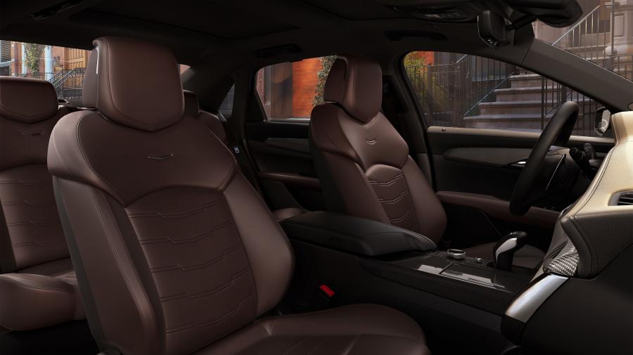Интерьер Cadillac CT6 V-Sport 2018 года  (NA) (фото 5 из 14)